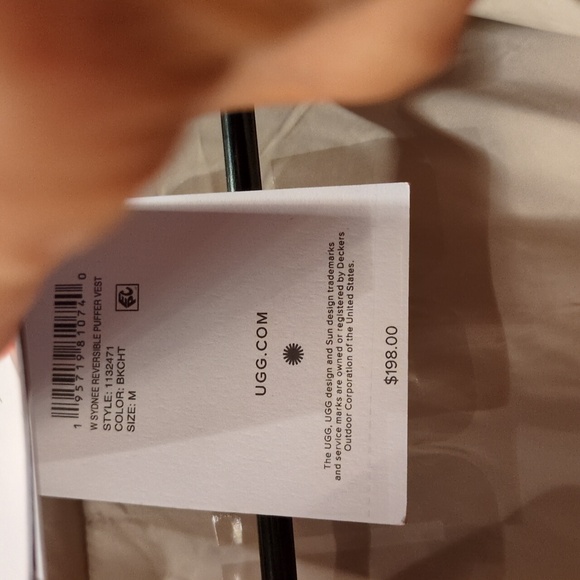 UGG oversized vest. SUPER Cute ! - Picture 4 of 8